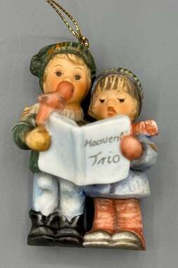 Goebel Berta Hummel Heavenly Trio 1997 Christmas Ornament Children Carolers
